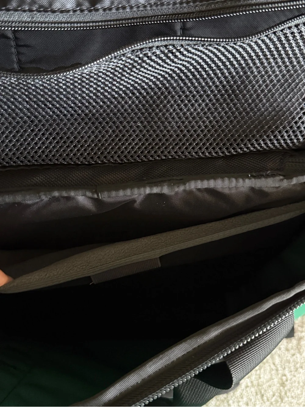 The North Face Fuse Box Men Bag Green  and Black (NWOT)